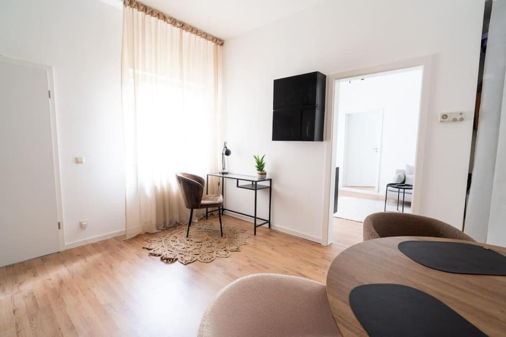 Wohnung Naehe Stadtzentrum Mit Wohnzimmer Und Kueche Koblenz  Bagian luar foto