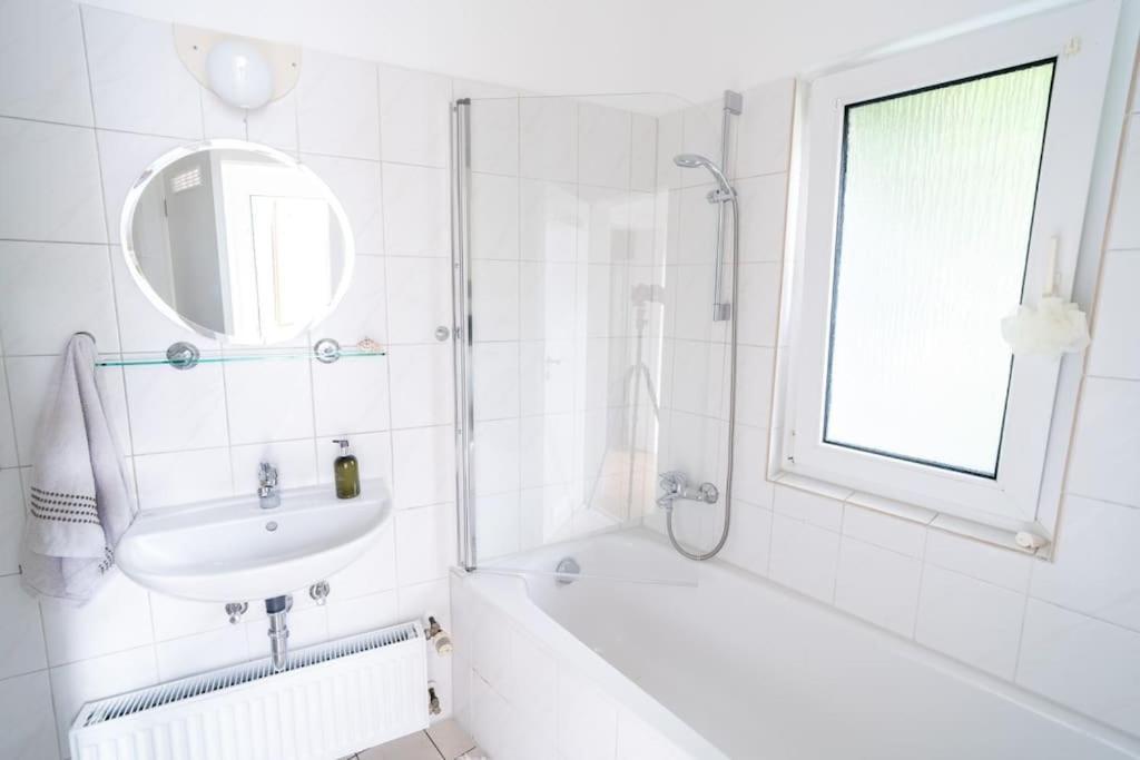 Wohnung Naehe Stadtzentrum Mit Wohnzimmer Und Kueche Koblenz  Bagian luar foto