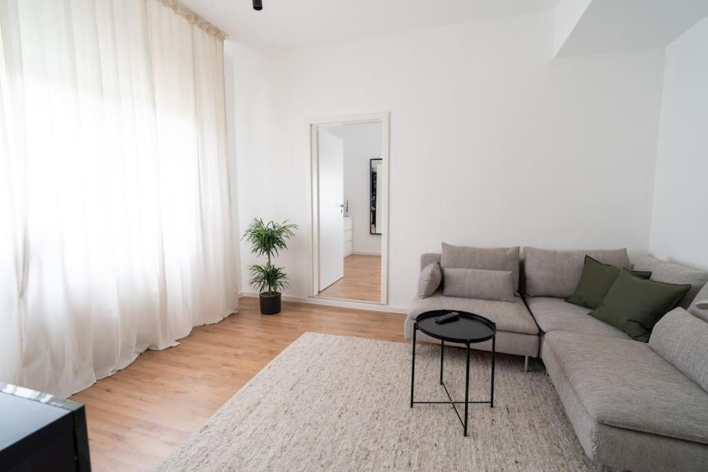 Wohnung Naehe Stadtzentrum Mit Wohnzimmer Und Kueche Koblenz  Bagian luar foto
